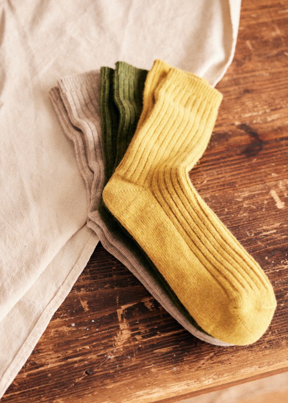 Orange Slices on a Mustard Yellow Ankle Socks (Adult Medium)