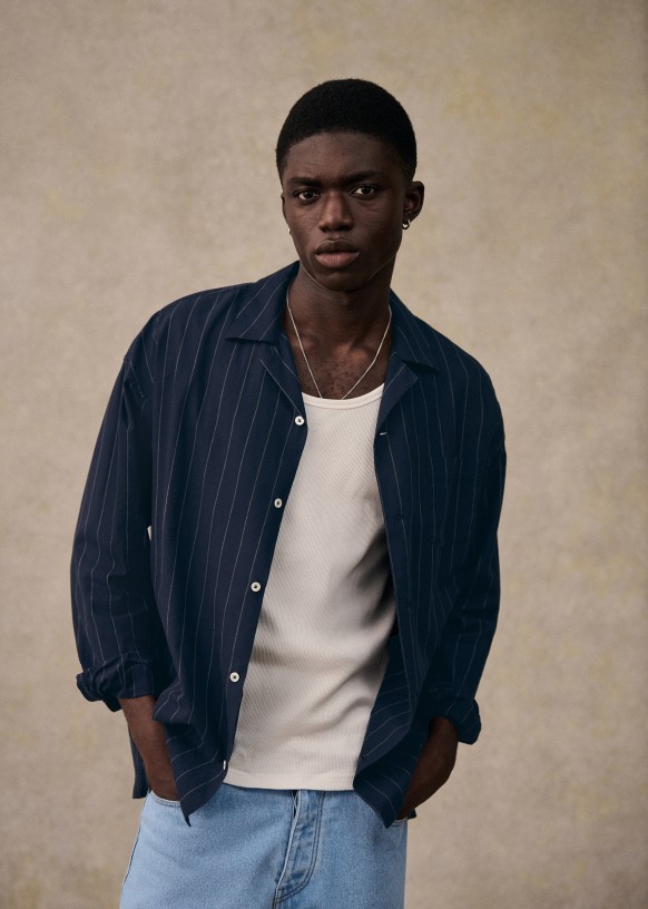 Camisa azul marino con rayas blancas new arrivals
