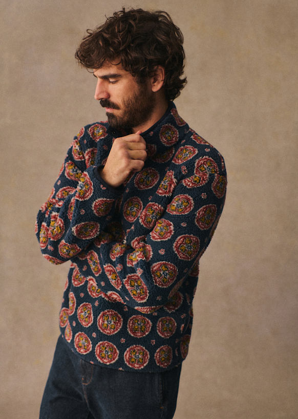 sacai　バンダナ柄　刺繍　モックネックニット　ネイビー　ウール　17AW Tucker Motifs Fleece - Blue Mosaics - Recycled polyester - Sézane