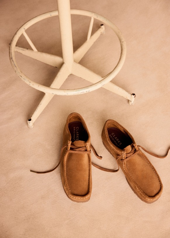 Clarks wallabee cola leather hot sale